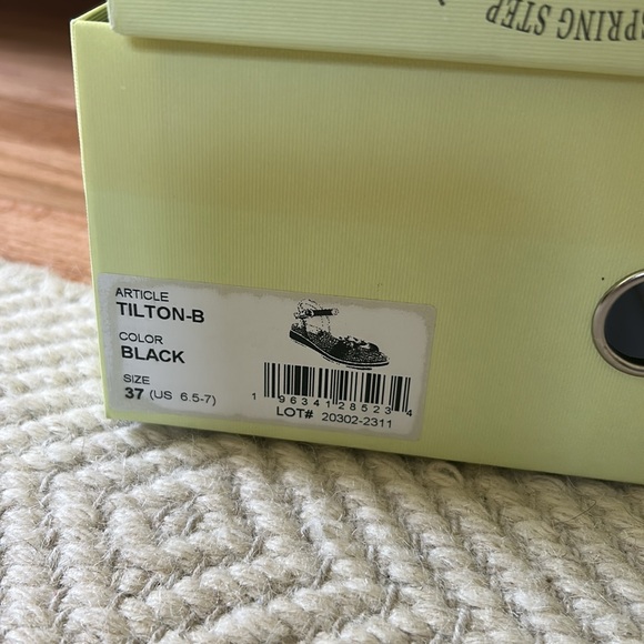 Spring Step Sandals - Picture 2 of 2